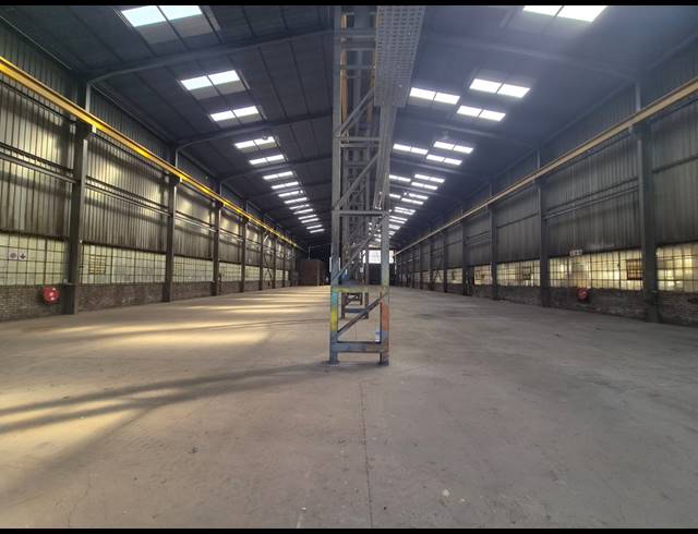 2,400M² WAREHOUSE TO LET IN WADEVILLE